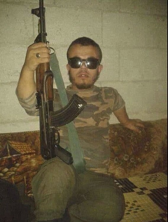 Islamistický bojovník Abú Ahmad al-Čivava baví celý internet.