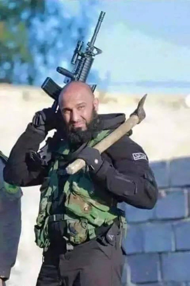 Iráčan Abu Azrael je postrachem teroristů z Islámského státu.