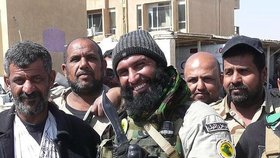 Abu Azrael bojuje proti ISIS.