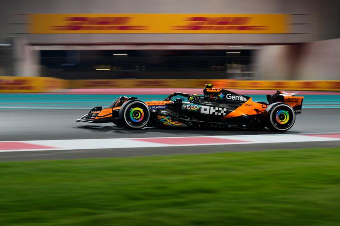 Formule 1 ONLINE: Tři jezdci závodí o titul. Norris nedostal penalizaci Formule 1 ONLINE: Tři jezdci závodí o titul. Norris nedostal penalizaci