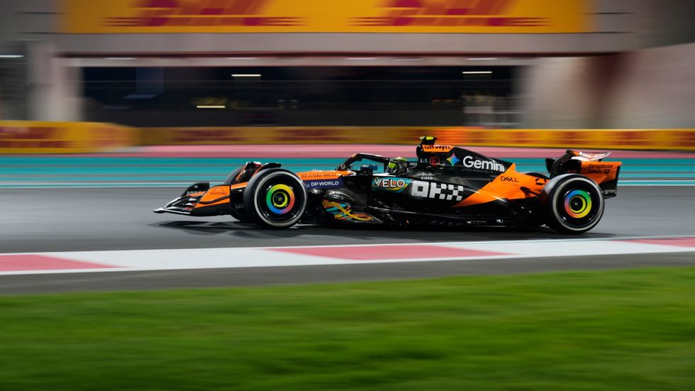 Lando Norris během závodu v Abú Zabí