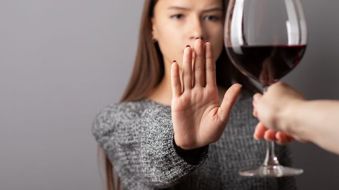 Odmítnutí alkoholu = společenská poprava. Proč pro „nepití“ musíte mít důvod? Odmítnutí alkoholu = společenská poprava. Proč pro „nepití“ musíte mít důvod?