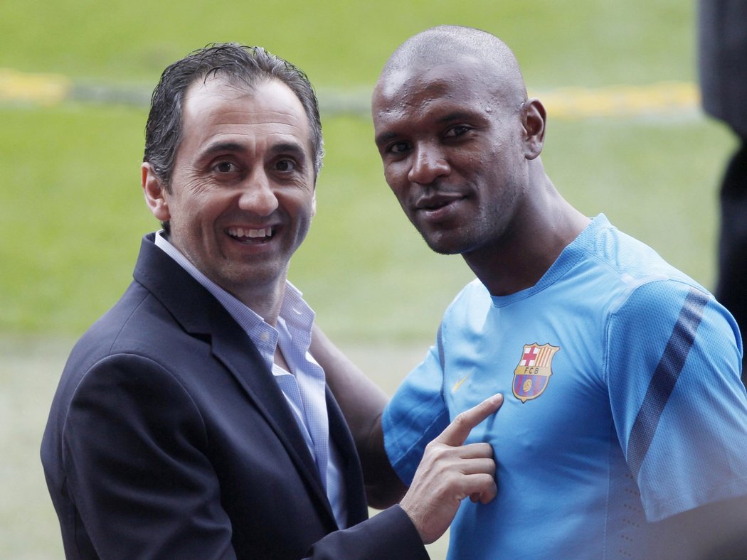 Eric Abidal se objevil na pondělním tréninku Barcelony, jakoby ani žádnou transplantaci jater před několikadny neprodělal.