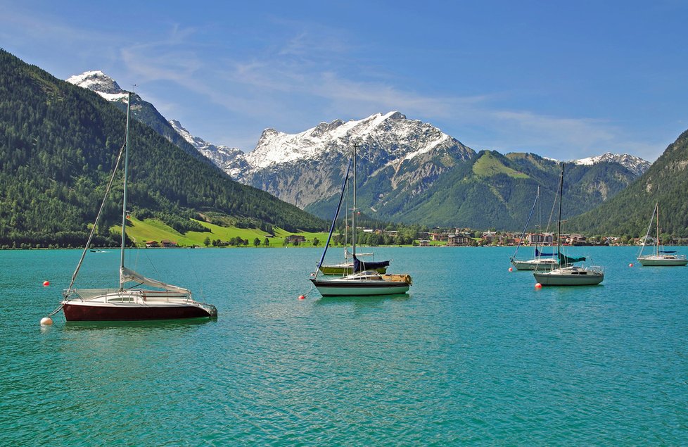 Jezero Achensee v Tyrolsku