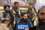 Kdo šéfuje Tálibánu? Vpravo mulla Achúndzáda