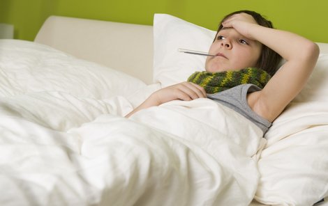 Image: 0088476968, License: Rights managed, Sick boy with fever in bed, thermometer, Property Release: No or not aplicable, Model Release: No or not aplicable, Credit line: Profimedia.cz, imagebroker