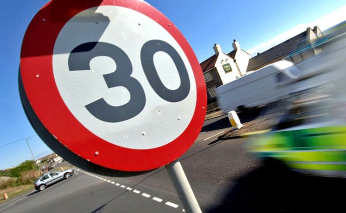 Evropští občané v petici požadují limit 30 km/h ve všech městech