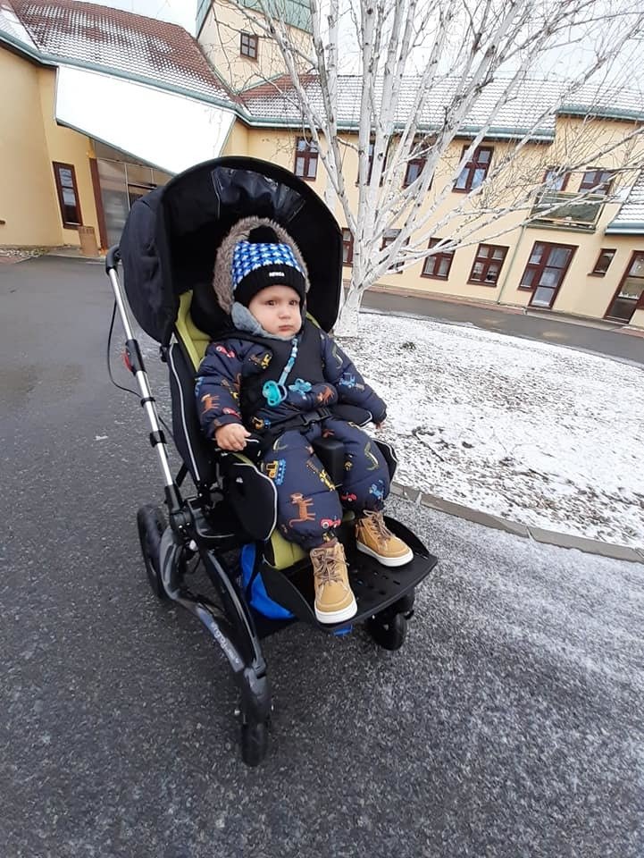 Rodiče malého Adámka s atrofií: Po roce utrpení je zázrak na dosah.