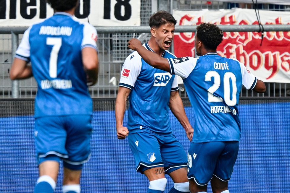 Češi v bundeslize zařizovali body! Dva góly Hložka, Schick srovnával v závěru Češi v bundeslize zařizovali body! Dva góly Hložka, Schick srovnával v závěru