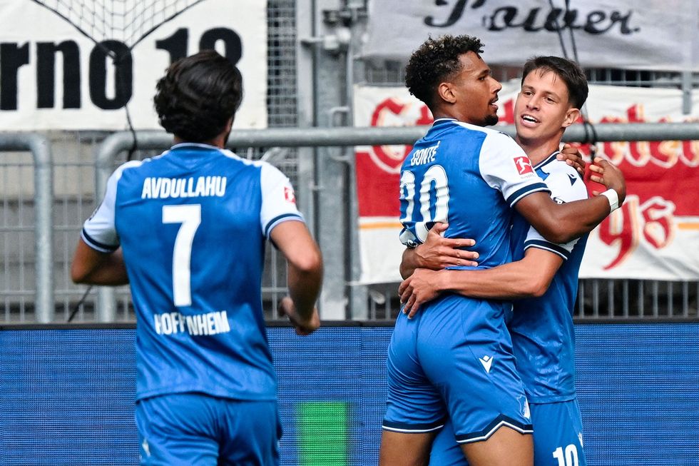 Bizon zase pálí! Hložek smetl Stuttgart a hlásil: Emotivní. Minulá sezona? Katastrofa Bizon zase pálí! Hložek smetl Stuttgart a hlásil: Emotivní. Minulá sezona? Katastrofa