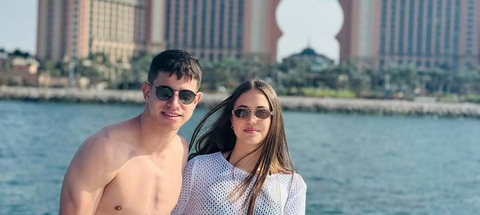 Adam Hložek s Veronikou si užívali již v Dubaji