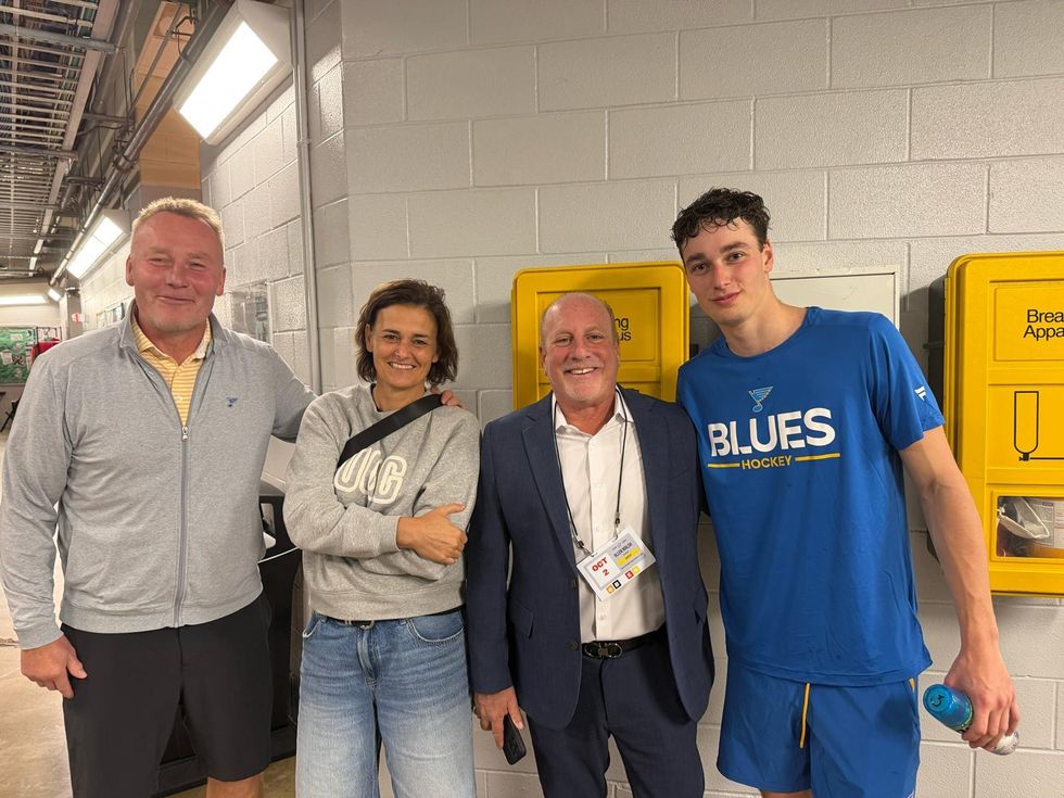 Dva dny, dva synové v NHL! Pyšný otec Jiříček nestihl měnit trika. Kdo jezdí dvoustovkou? Dva dny, dva synové v NHL! Pyšný otec Jiříček nestihl měnit trika. Kdo jezdí dvoustovkou?