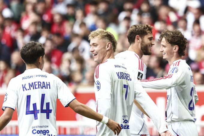 Karabec i Šulc u výhry v Lille. Lyon je druhý v tabulce, za PSG zaostává jen o skóre Karabec i Šulc u výhry v Lille. Lyon je druhý v tabulce, za PSG zaostává jen o skóre