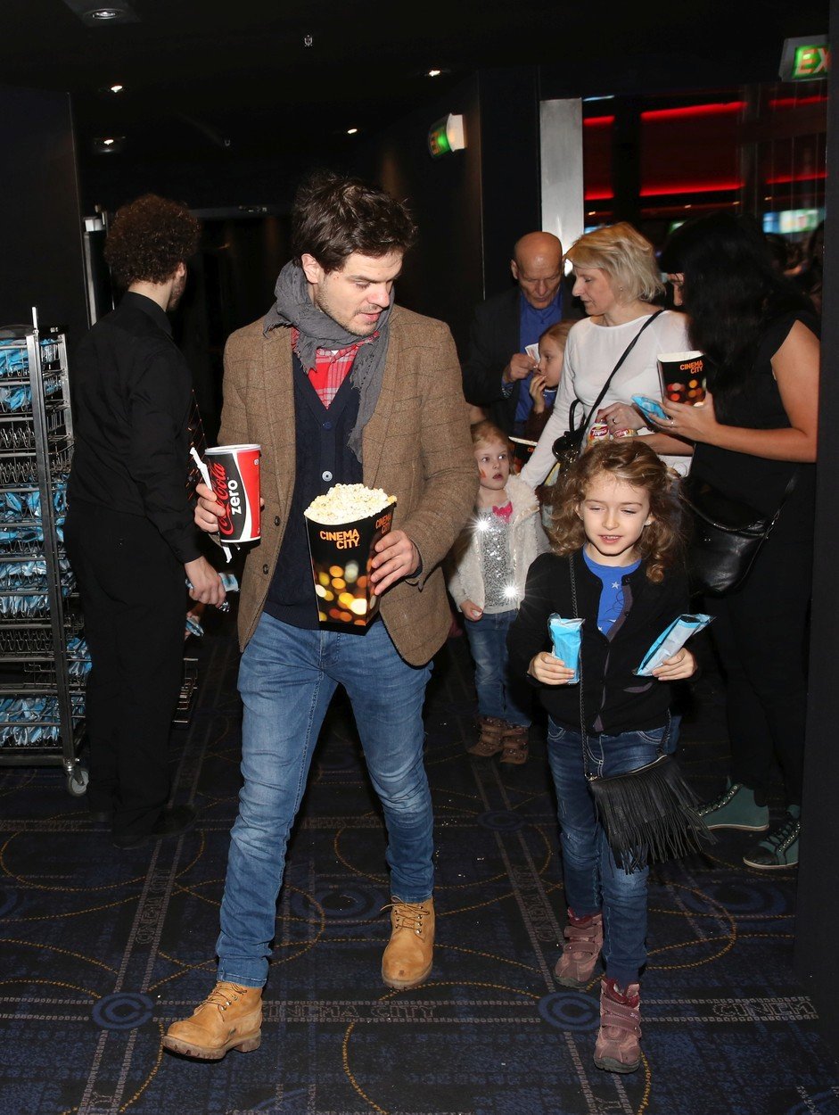 Herec Adam Kraus vzal na Lego dceru své partnerky Nikol Isabell.