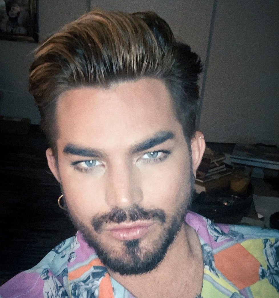 Zpěvák Adam Lambert