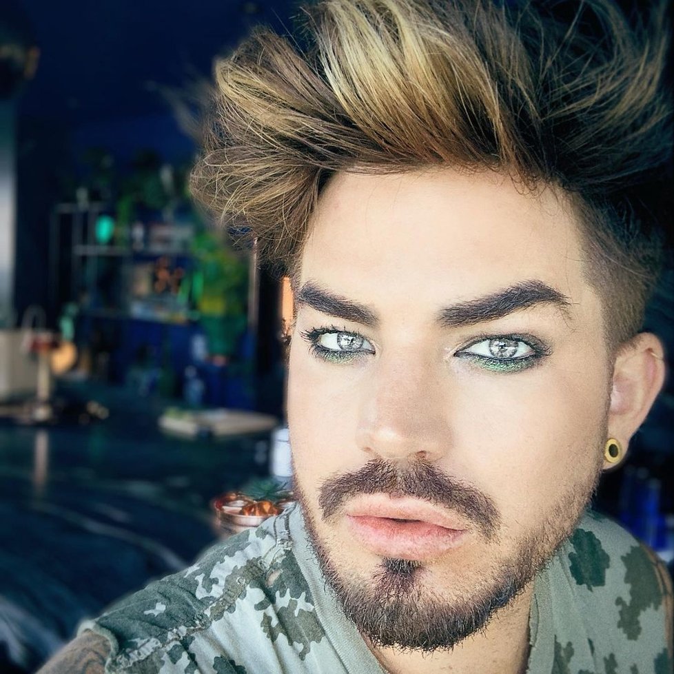 Zpěvák Adam Lambert