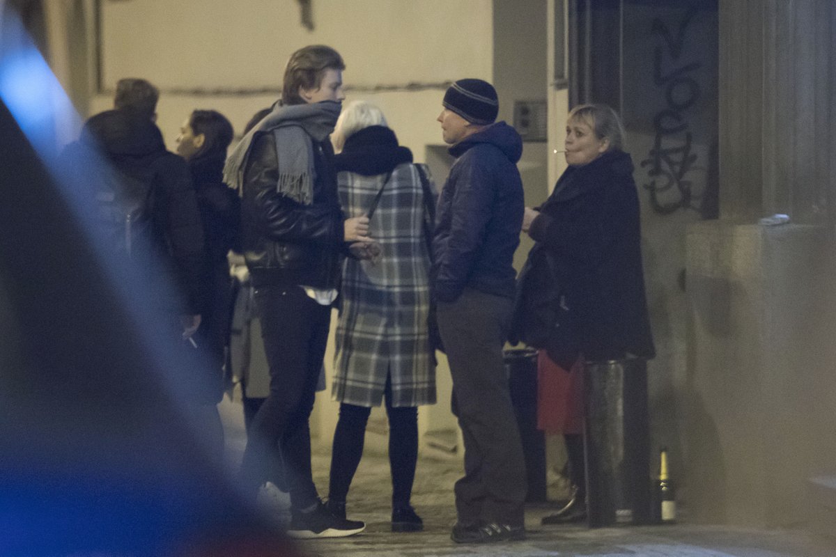 Adam Mišík trávil hodně času na cigaretce s manželi Tomicovou a Malým.