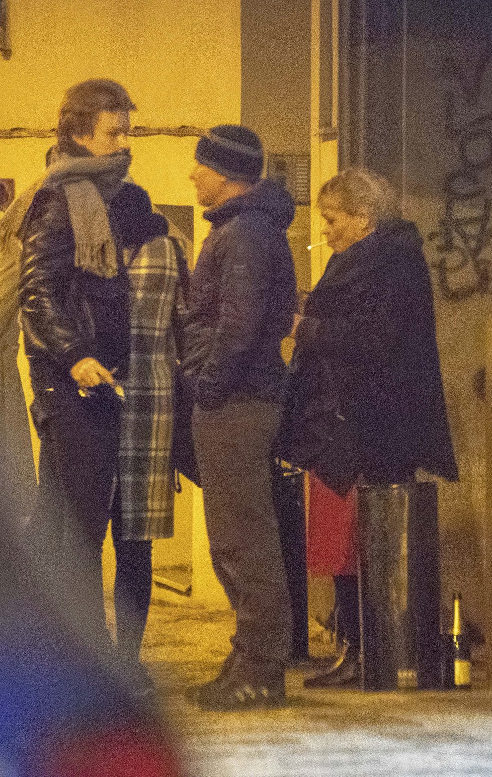 Adam Mišík trávil hodně času na cigaretce s manželi Tomicovou a Malým.