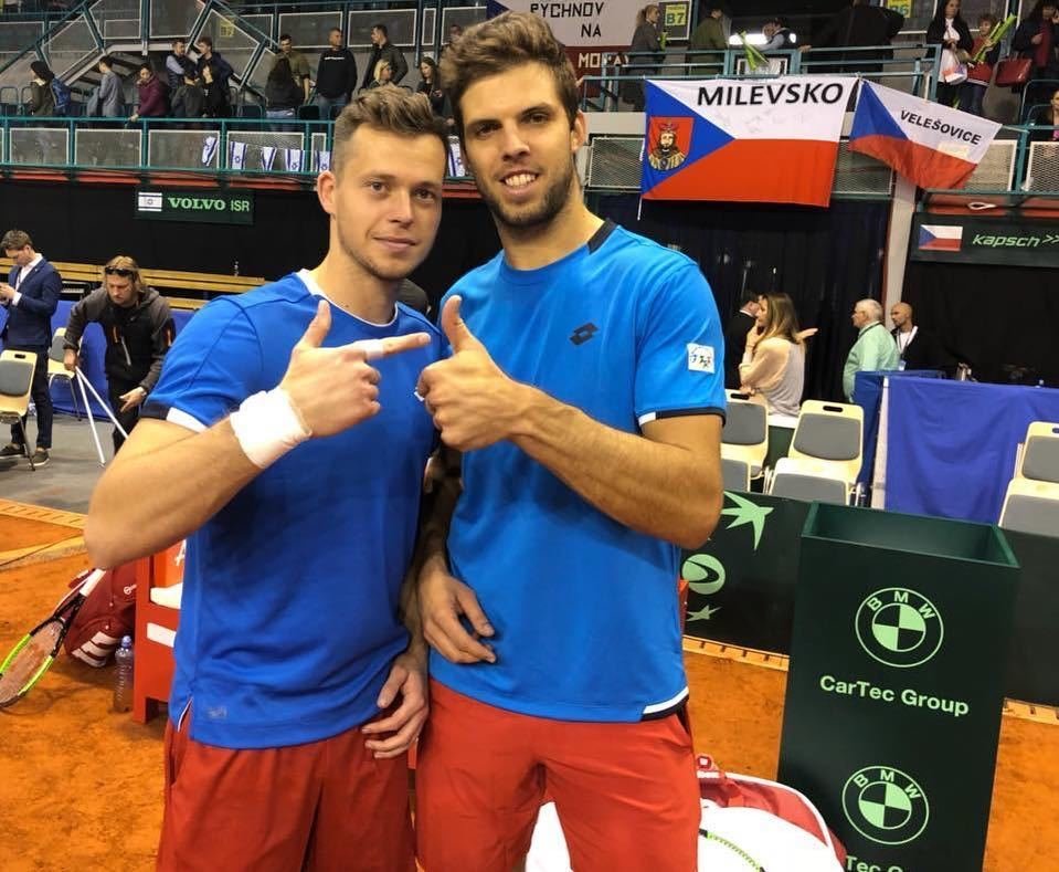 Český tenista Adam Pavlásek s parťákem Jiřím Veselým