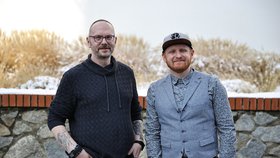 Redaktor Ivan D. Hladík (vlevo) zpovídal knižního marketéra Adama Pýchu pro Podcast Blesku nejen o titulech, kterými uděláte radost na Vánoce.