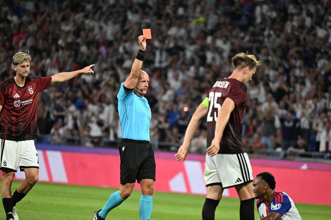 Lyon – Sparta 3:0. Chyba, Ševínského červená a bylo zle. Sen o Lize mistrů se rozplynul Lyon – Sparta 3:0. Chyba, Ševínského červená a bylo zle. Sen o Lize mistrů se rozplynul