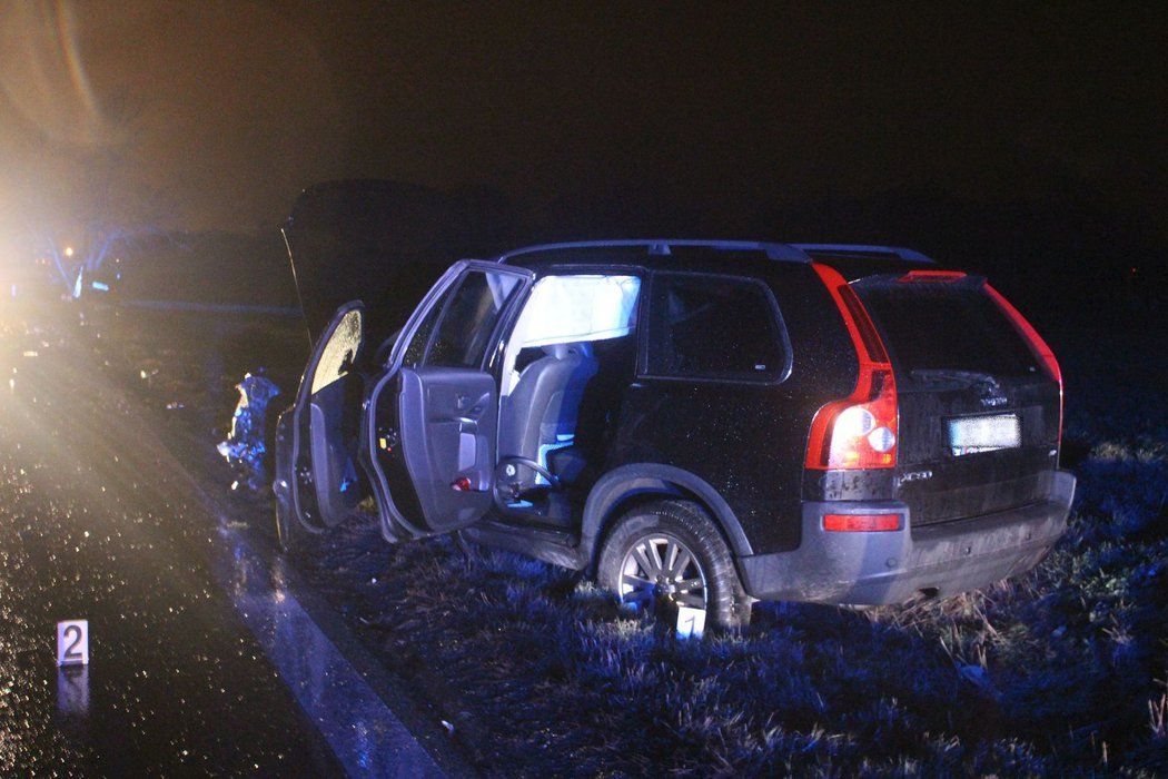 Volvo gólmana Adama Svobody skončilo i s vystřelenými airbagy mimo vozovku