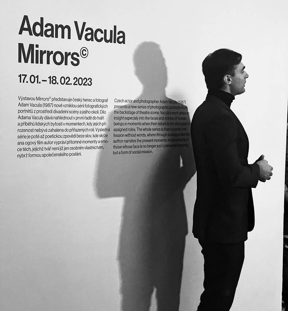 Adam Vacula se představí divákům v novém seriálu Zlatá labuť. Je nejen hercem, ale rád také fotí a herecky se prosadil i v zahraničí.
