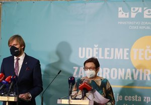 Brífink ministra zdravotnictví Adama Vojtěcha (za ANO) a hlavní hygieničky ČR Pavly Svrčinové k aktuální epidemické situaci