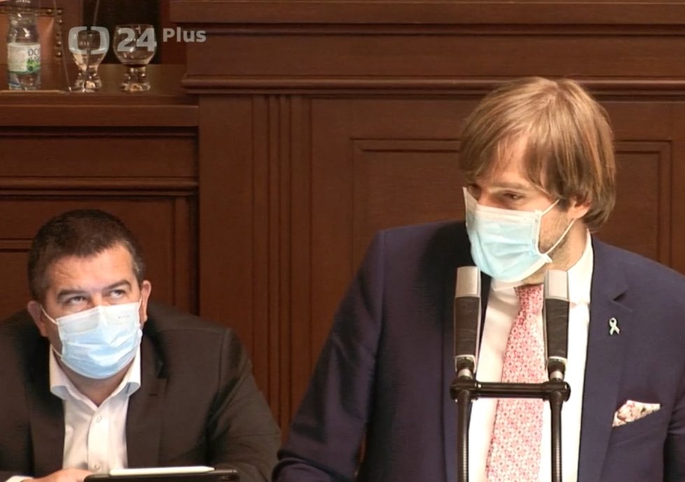 Sněmovna o koronaviru: Adam Vojtěch (za ANO) se bránil kvůli nákupu ochranných prostředků ministerstvem zdravotnictví (28.4.2020).