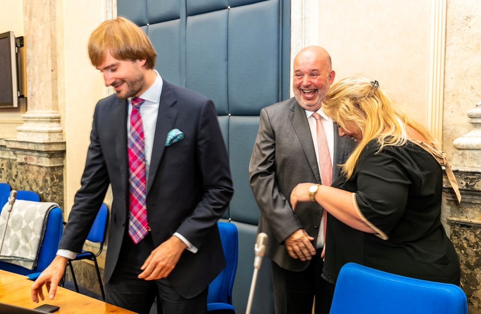 Jak neplatit majlant za léky? Podle ministra zdravotnictví Adama Vojtěcha (32, za ANO) pomáhají seniorům i dětem ochranné limity na léčiva.