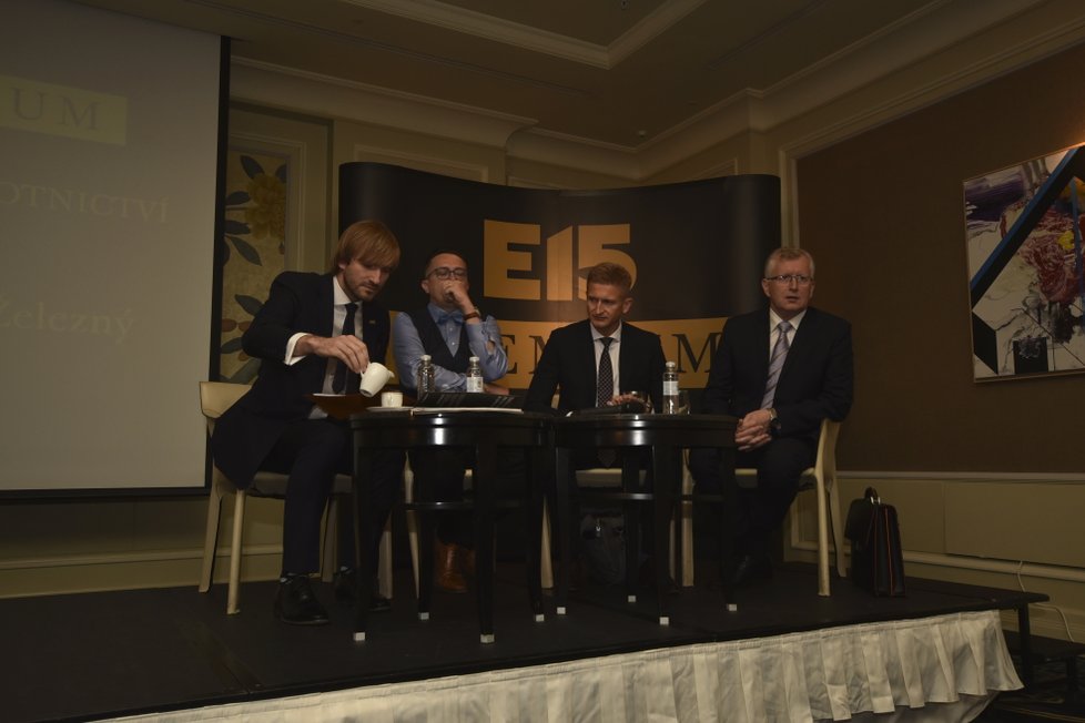 Adam Vojtěch, ministr zdravotnictví; Roman Šmucler, majitel Asklepionu – Kliniky a institutu estetické medicíny; Jaroslav Duba, CEO OAKS Consulting; Tomáš Rutrle, generální ředitel KOMIX