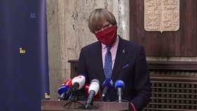 Ministr Adam Vojtěch (za ANO) během tiskovky k opatřením či nákupu respirátorů mluvil mj. o pormořenosti Česka a testování (6.4.2020)