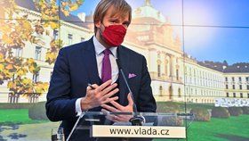 Ministr zdravotnictví Adam Vojtěch (za ANO) po jednání vlády (18.11.2021)