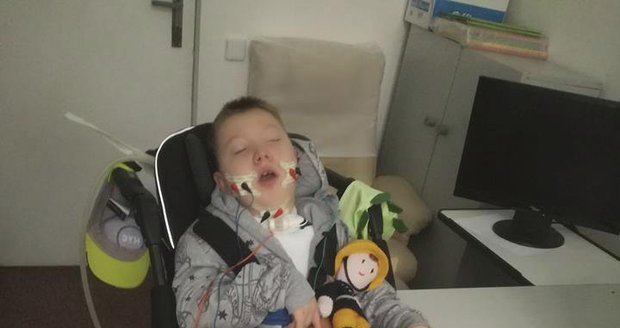 Adámek Vyčítal skončil po operaci mandlí v bdělém kómatu: Rodina má právo na odškodnění, řekl soud