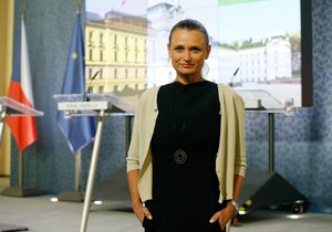 Adamcová jako mluvčí úřadu vlády pracovala přes dva roky.