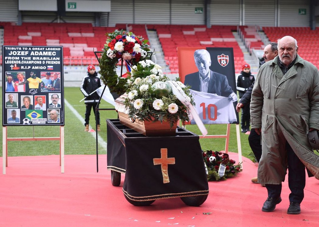 V Trnavě se konalo poslední rozloučení s někdejším reprezentantem Jozefem Adamcem