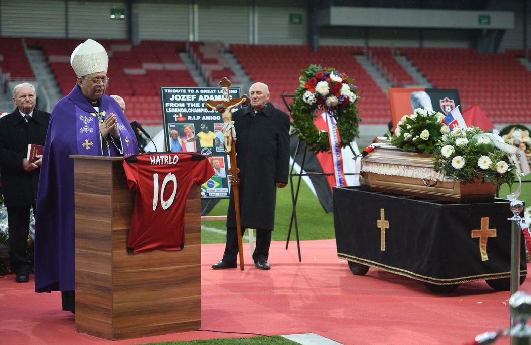 Zádušní mši za Jozefa Adamce celebroval arcibiskup Ján Orosch