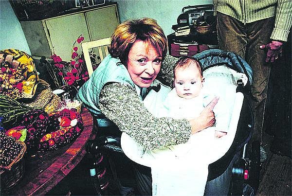 2004 Pojišťovna štěstí Jednu z hlavních rolí si zahrála Jiřina Bohdalová (86).