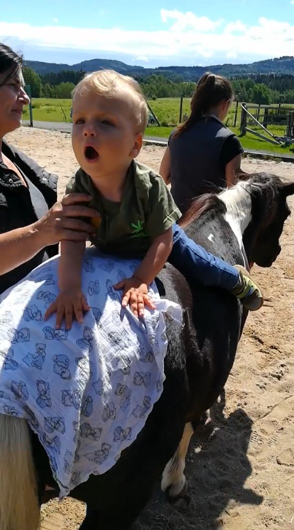 Maxík už drahý lék Zolgensma dostal a dělá pokroky.