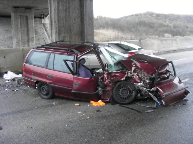 Před dvěma lety Adámková zažila ošklivou autonehodu. Takhle skončil po srážce opel, který podle Jany najel do protisměru.