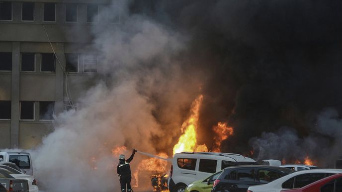 Pumový útok ve vládní budově v tureckém městě Adana