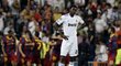 Emmanuel Adebayor řekl, že fotbalisté Barcelony simulují a pořád brečí.