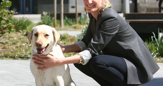 Adela Banášová s fenkou Aminkou