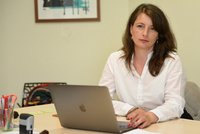 Politici čekají na platy: „Snad nebudu muset prodat ledvinu,“ udivila Šípová. Poslanci dostanou zálohy