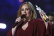 Adele na předávání BRIT Awards, ocenění Billboard Music Awards nemohla převzít osobně