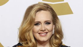 Adele vyvrátila spekulace, přítele si ještě nevzala