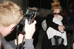 Sotva se Adele mihla venku s dítětem, vrhli se na ní fotografové