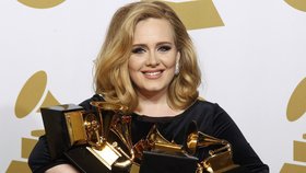 Adele prodala po světě miliony alb