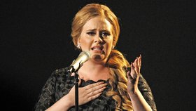 Adele je jednou z nejúspěšnějších zpěvaček. Za jejími písněmi se skrývají smutné příběhy z osobního života