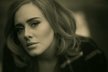 Zpěvačka Adele v klipu singlu Hello.